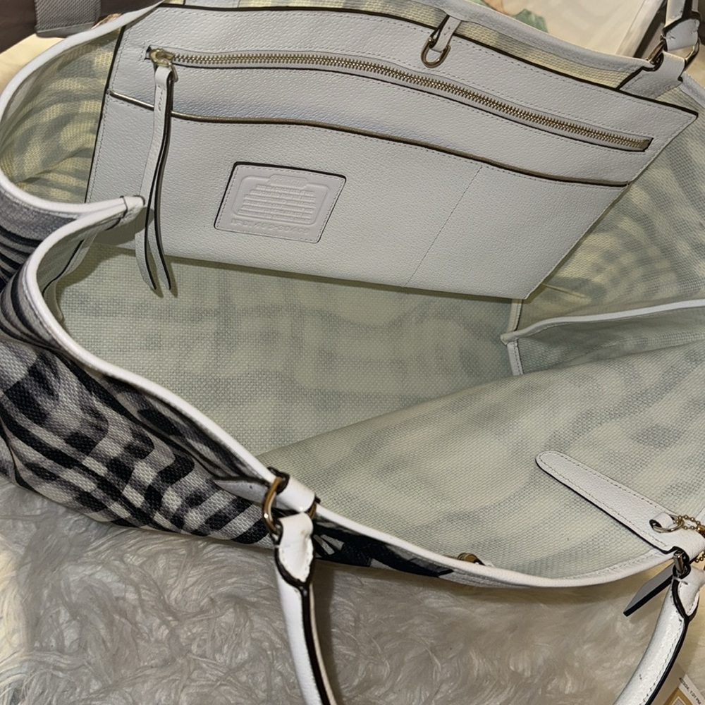 COACH THE LARGE WAVY GINGHAM CANVAS EAST/WEST TOWN TOTE NWOT - Picture 6 of 10
